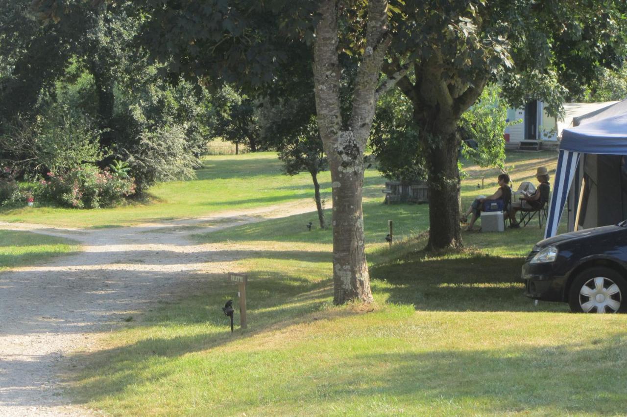 Hotel Camping La Bergerie La Chapelle-Achard Exterior foto