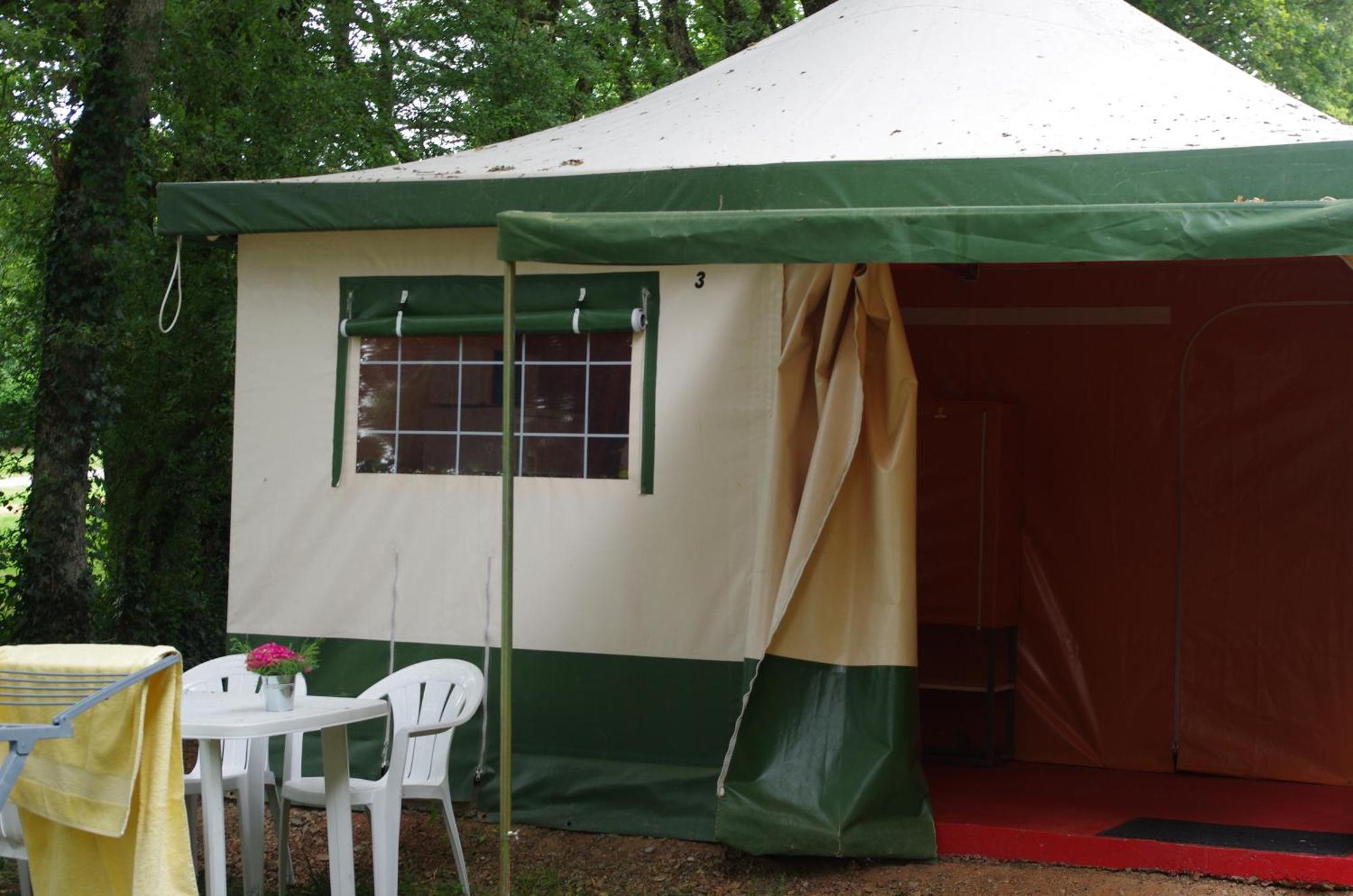Hotel Camping La Bergerie La Chapelle-Achard Zimmer foto